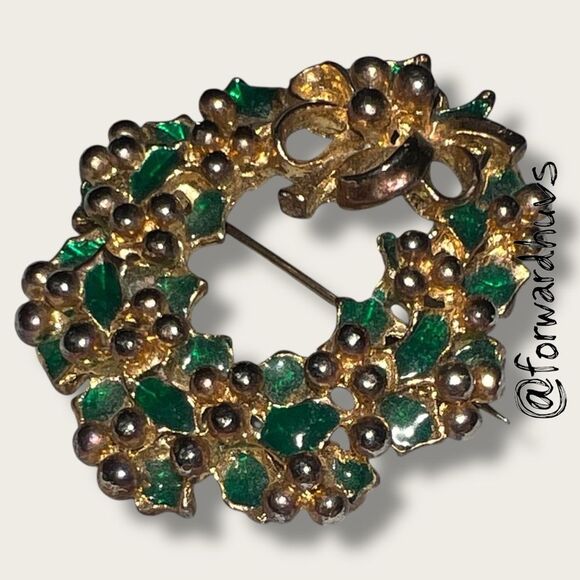 Bundle Sale 3 for $15 | Gold Tone Christmas Wreath Brooch - Picture 5 of 6
